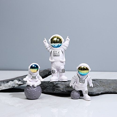 Astronaut Spaceman Figurine Set – 3 Pcs