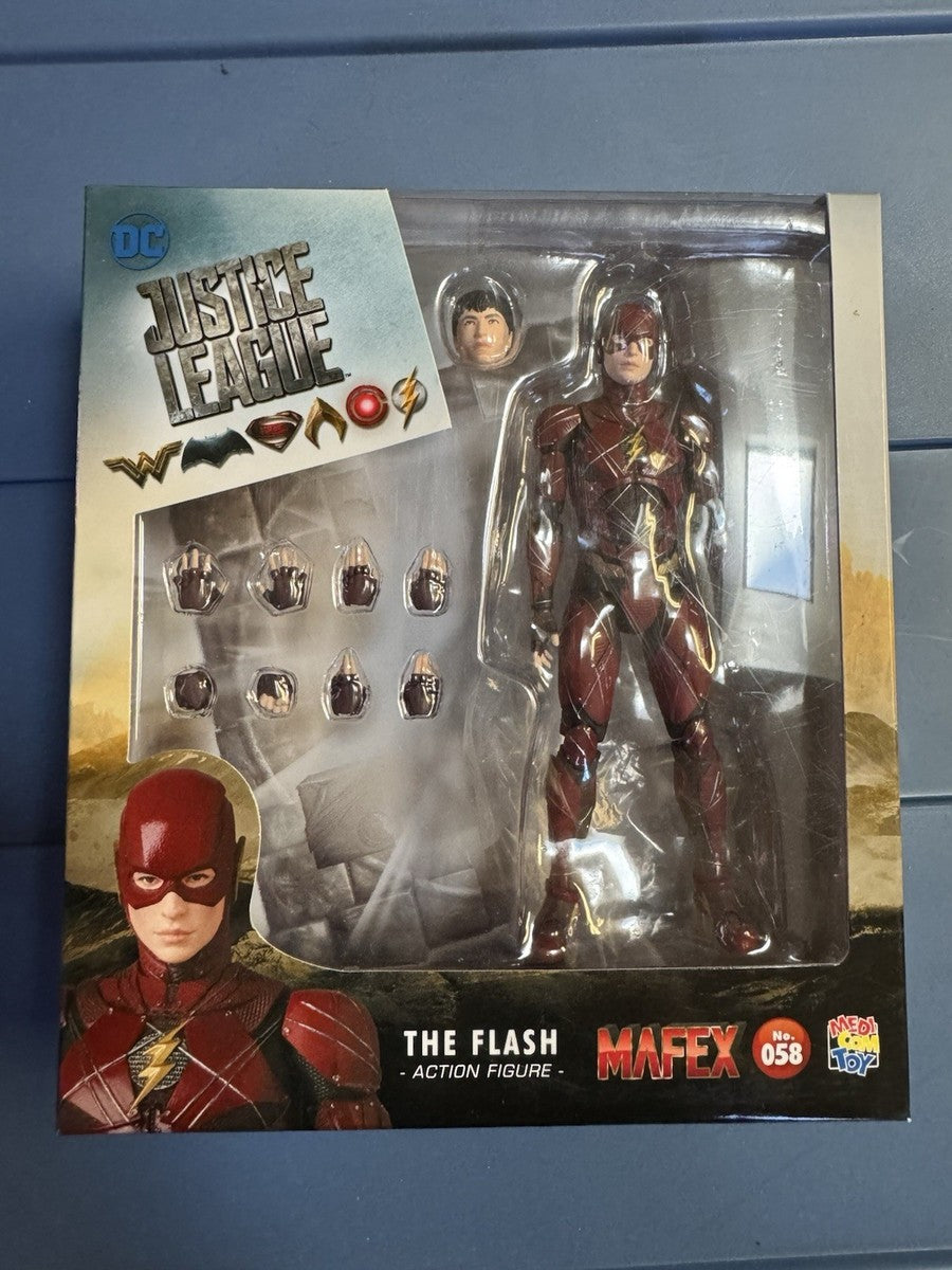 DC Justice League The Flash Articulated Figure – 16cm (Deluxe)